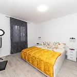 2 Bedroom Cozy In *