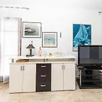 2 Bedroom Cozy In *