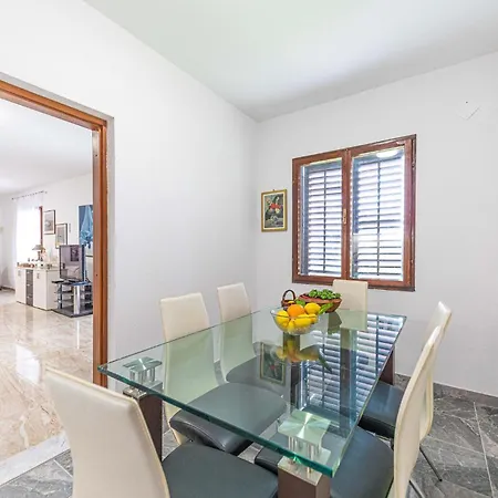 Lejlighed Cozy Apartment In Trogir With Wifi *