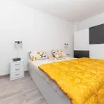 2 Bedroom Cozy In 公寓
