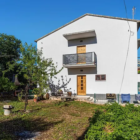 Appartement Cozy Apartment In Trogir With Wifi